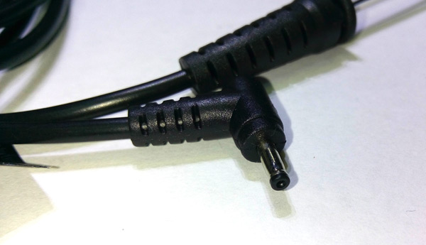 Кабель питания 2.5 x 0.7mm пластик, литой с кабелем